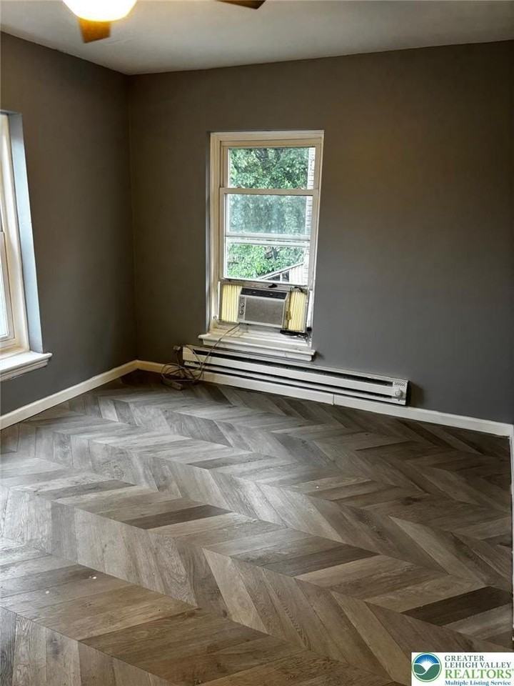 412 Oak St #1 - Photo 5 of 13