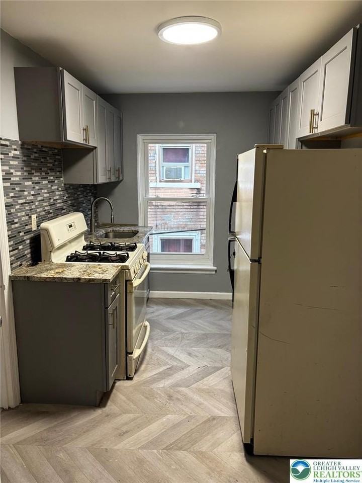 412 Oak St #1 - Photo 6 of 13