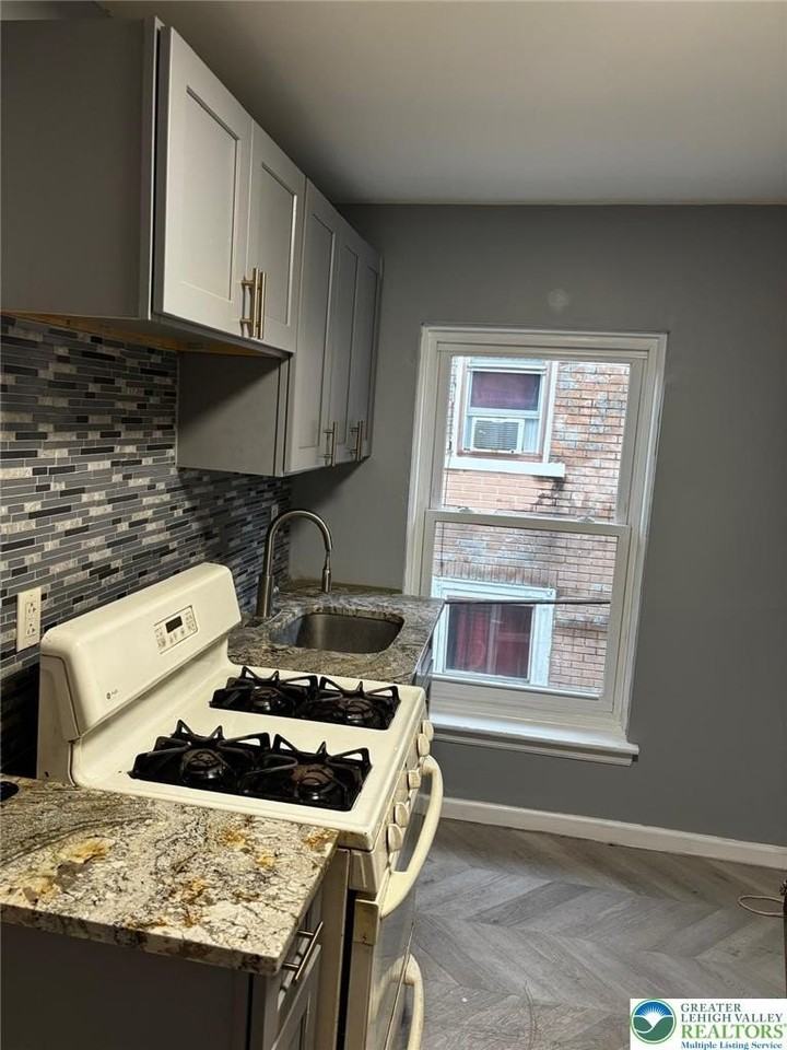 412 Oak St #1 - Photo 7 of 13