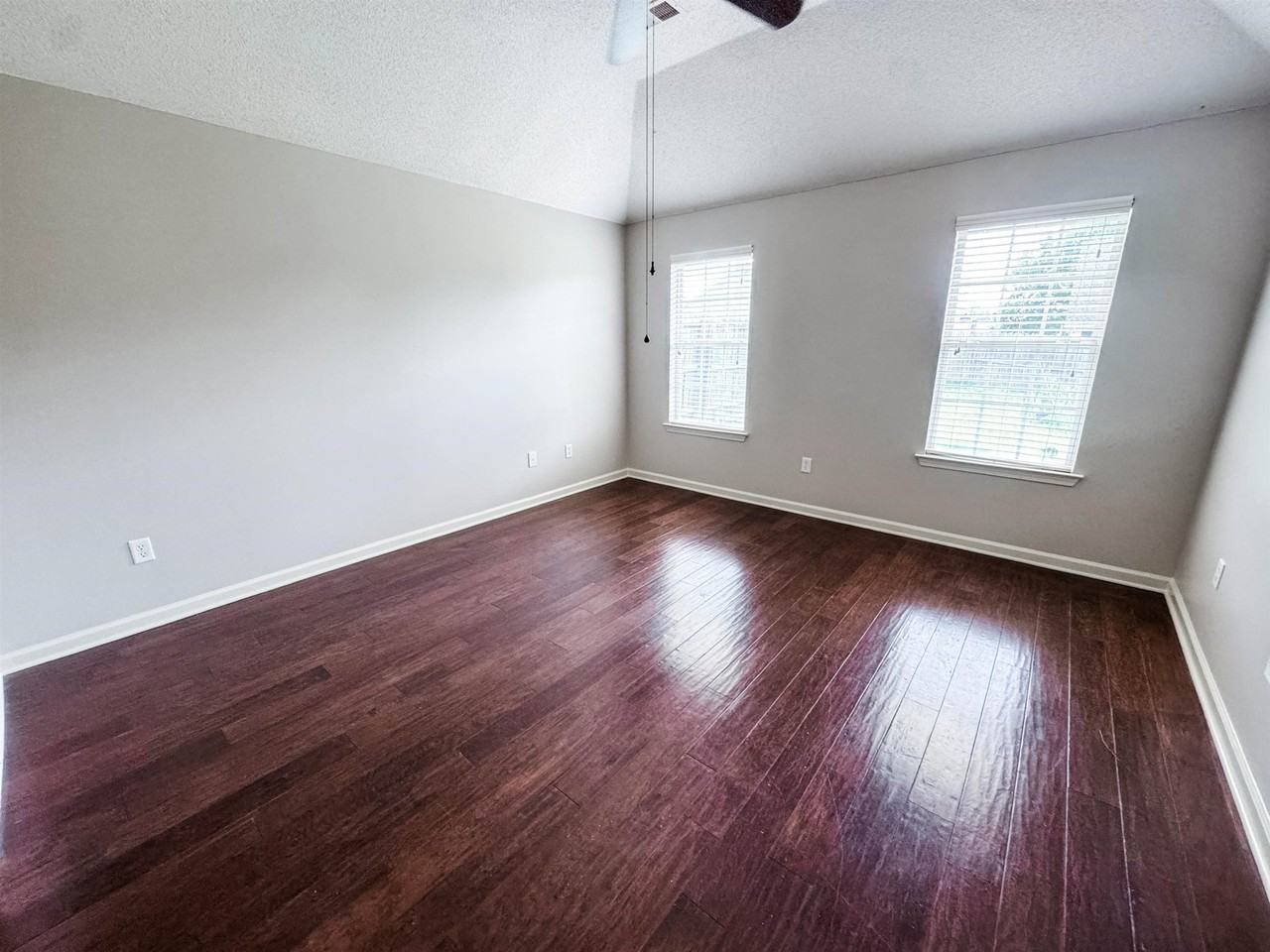 1532 Pemberton Ln - Photo 5 of 9