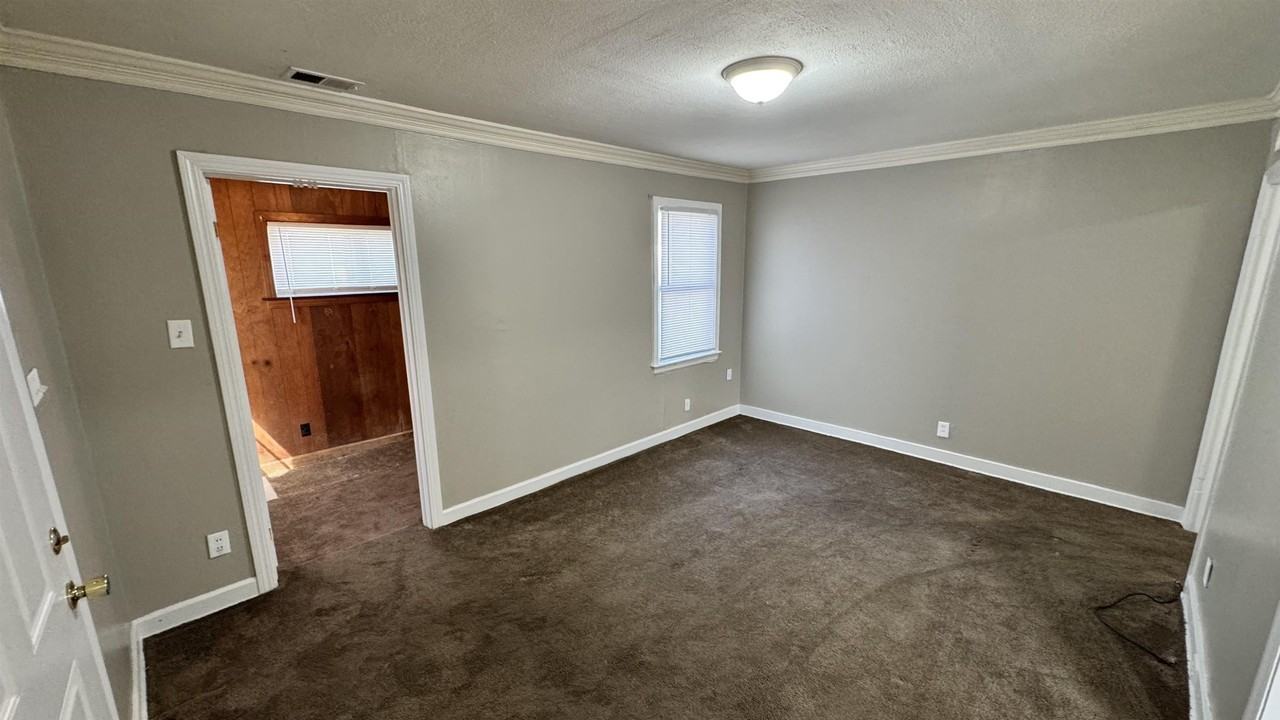 992 Wrenwood St - Photo 2 of 13