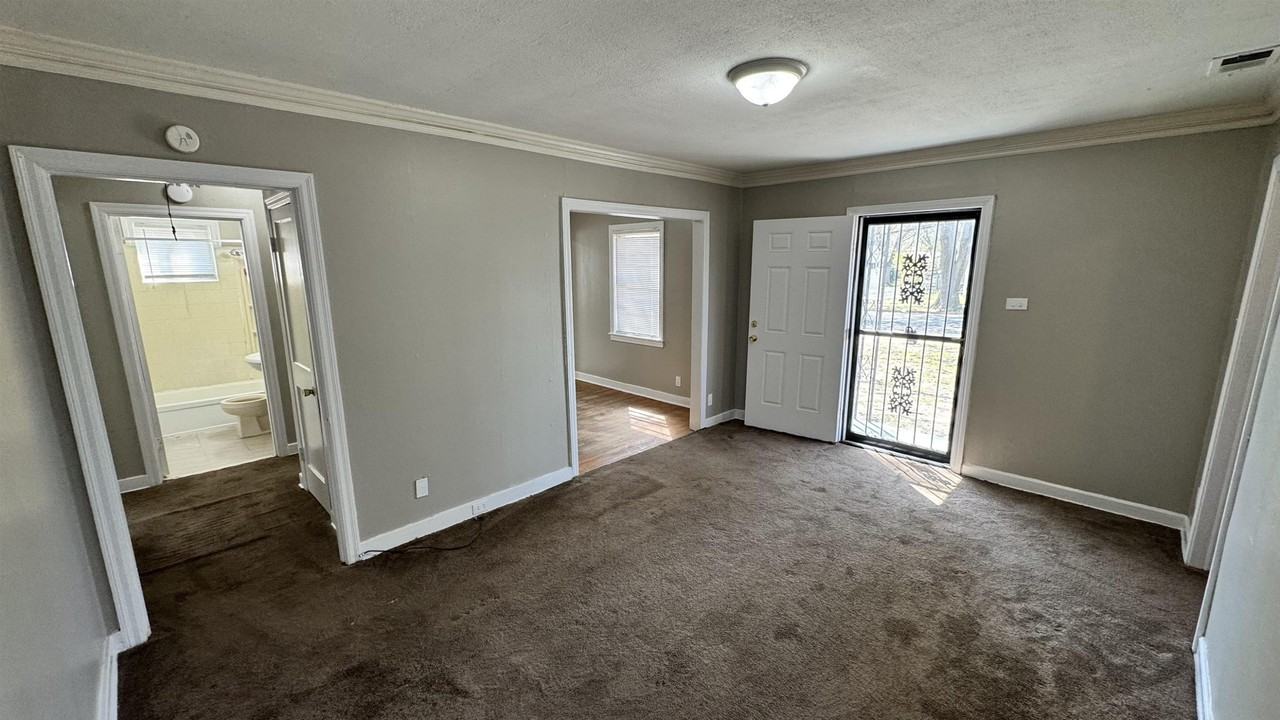 992 Wrenwood St - Photo 3 of 13