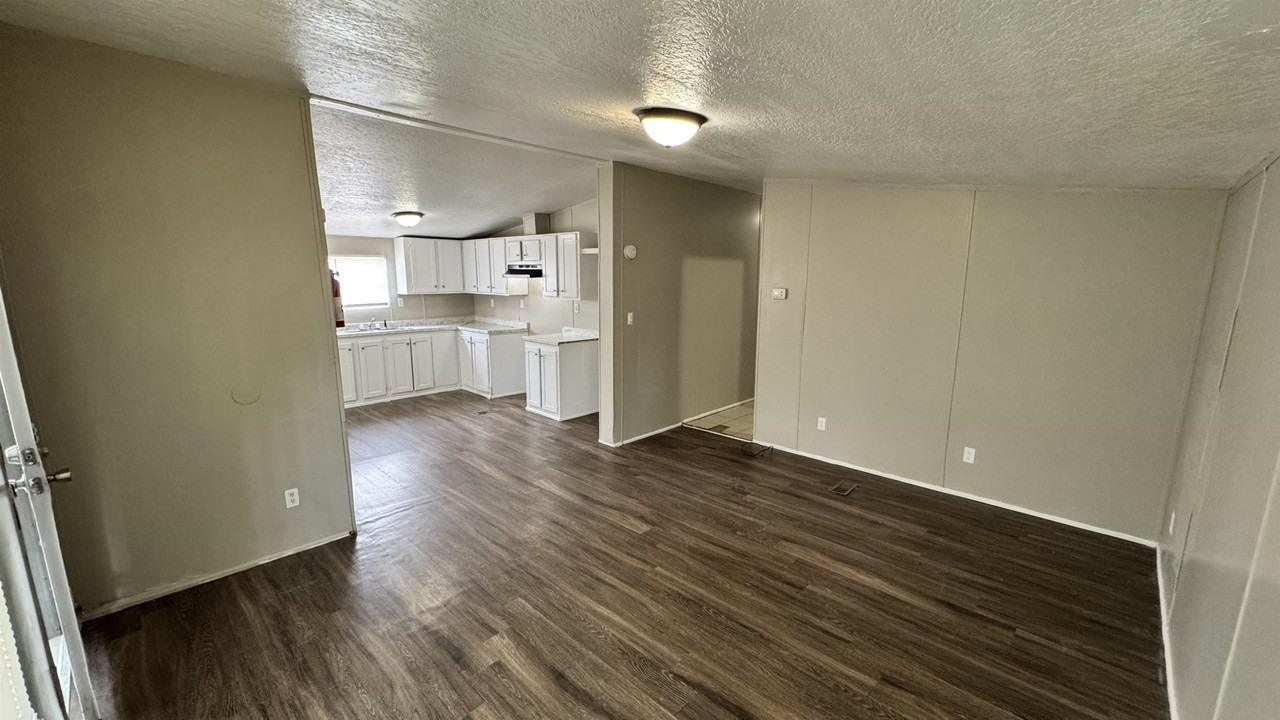 288 W Brooks Rd - Photo 2 of 14