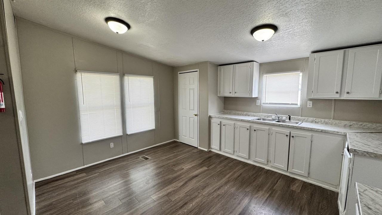 288 W Brooks Rd - Photo 4 of 14
