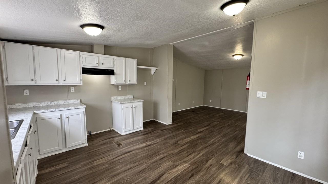 288 W Brooks Rd - Photo 5 of 14