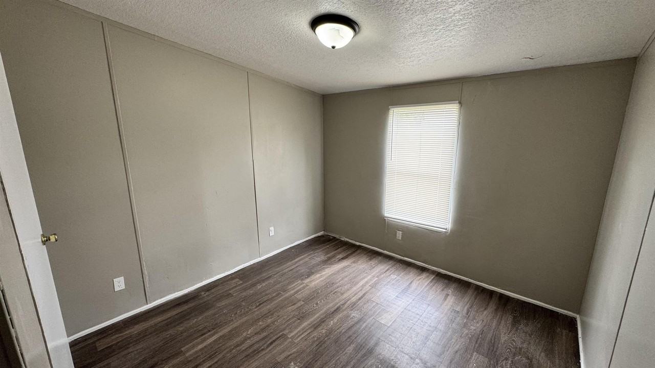 288 W Brooks Rd - Photo 6 of 14
