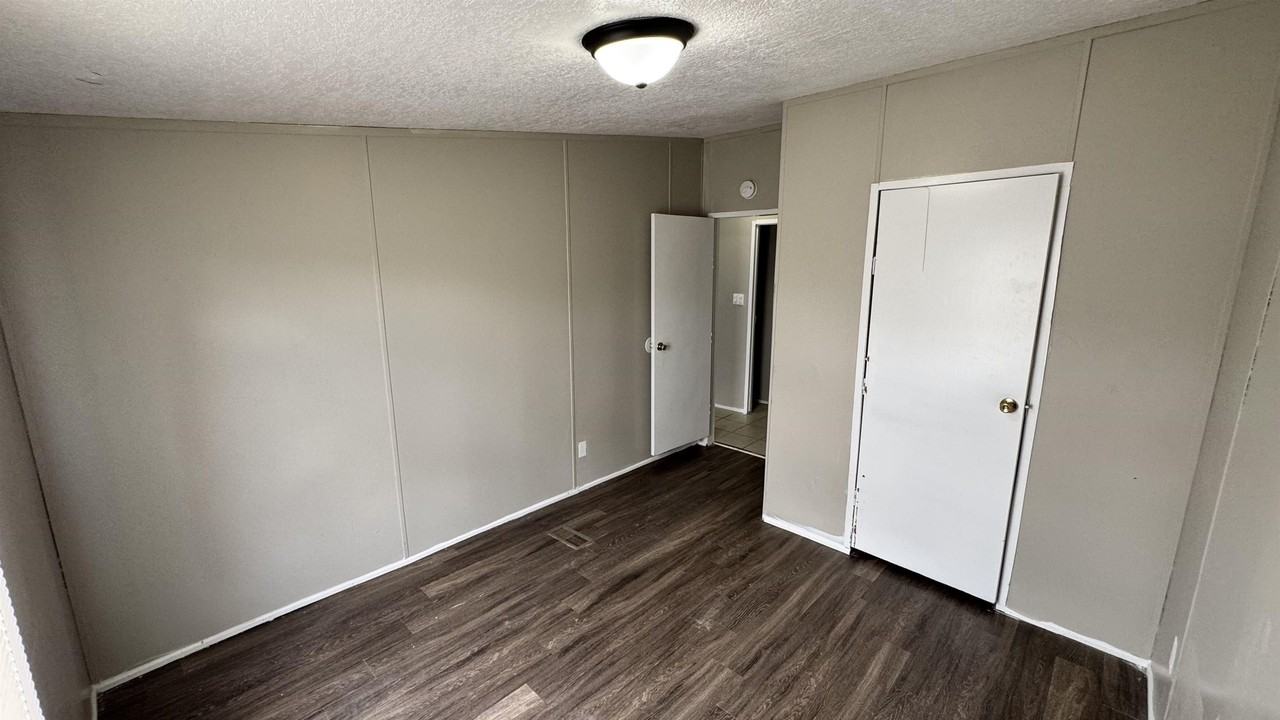 288 W Brooks Rd - Photo 7 of 14