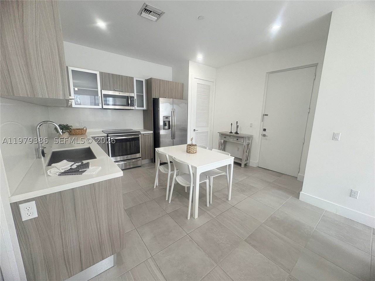 1045 Ne 18th Ave #304