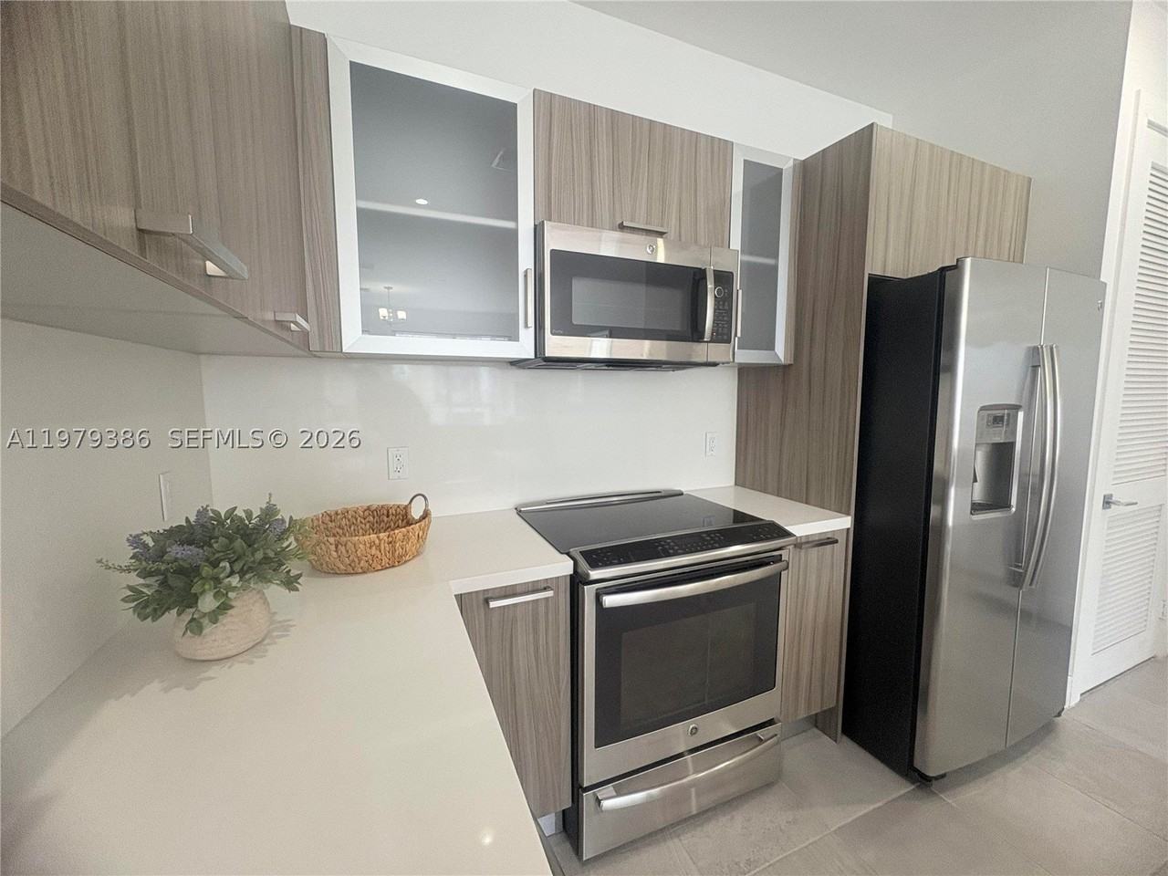 1045 Ne 18th Ave #304 - Photo 4 of 33