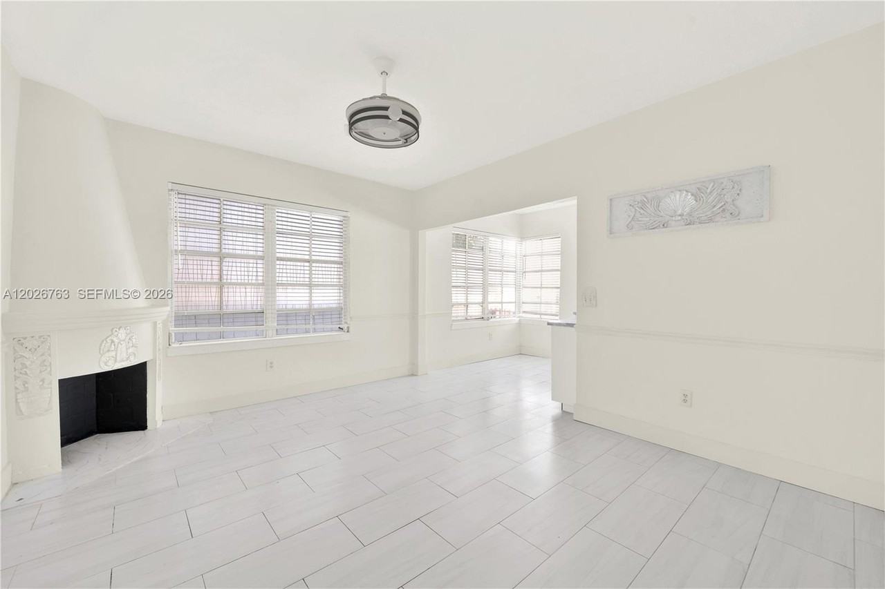 610 8th St #102R - Photo 5 of 8
