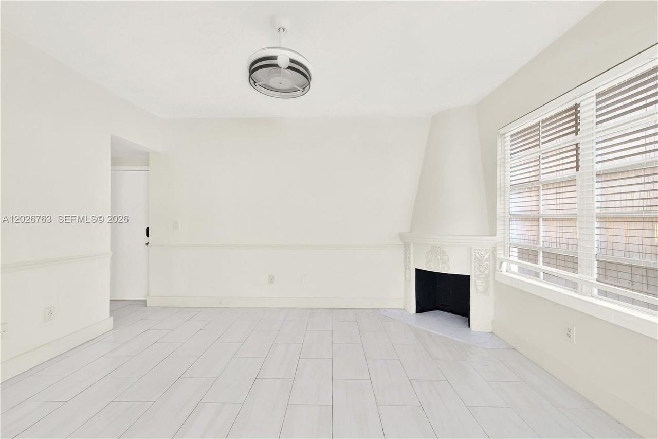 610 8th St #102R - Photo 6 of 8