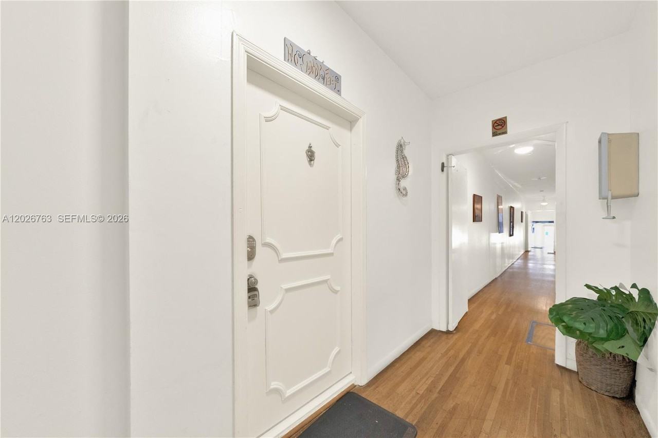610 8th St #102R - Photo 7 of 8
