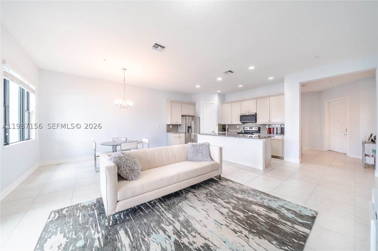 11674 Sw 13th Ln #1674 - Photo 4 of 38