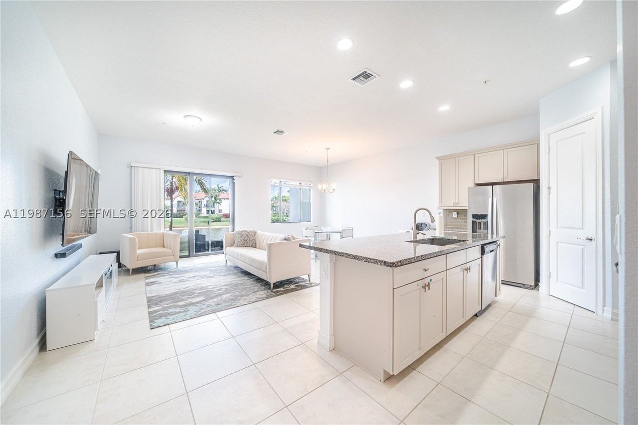11674 Sw 13th Ln #1674 - Photo 5 of 38