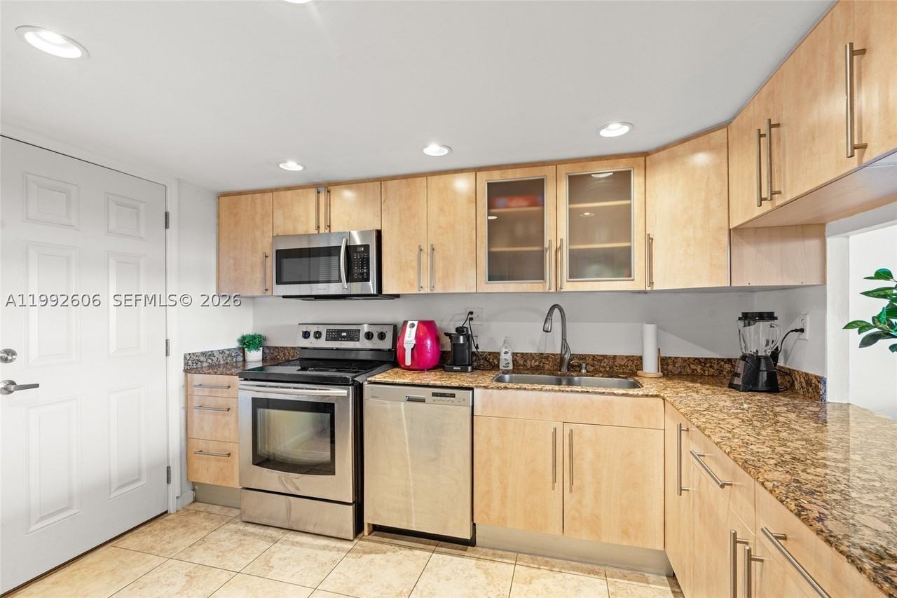 1170 Ne 191st St #35 - Photo 7 of 30