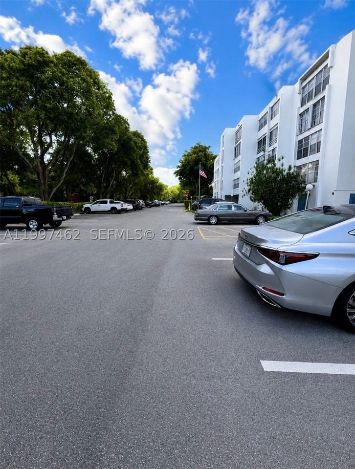 6901 Cypress Rd #B17 - Photo 2 of 14
