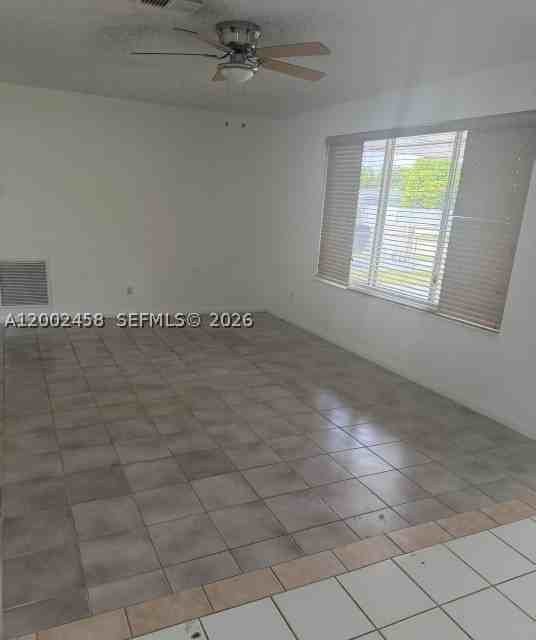 19920 Sw 118th Pl #0 - Photo 5 of 16