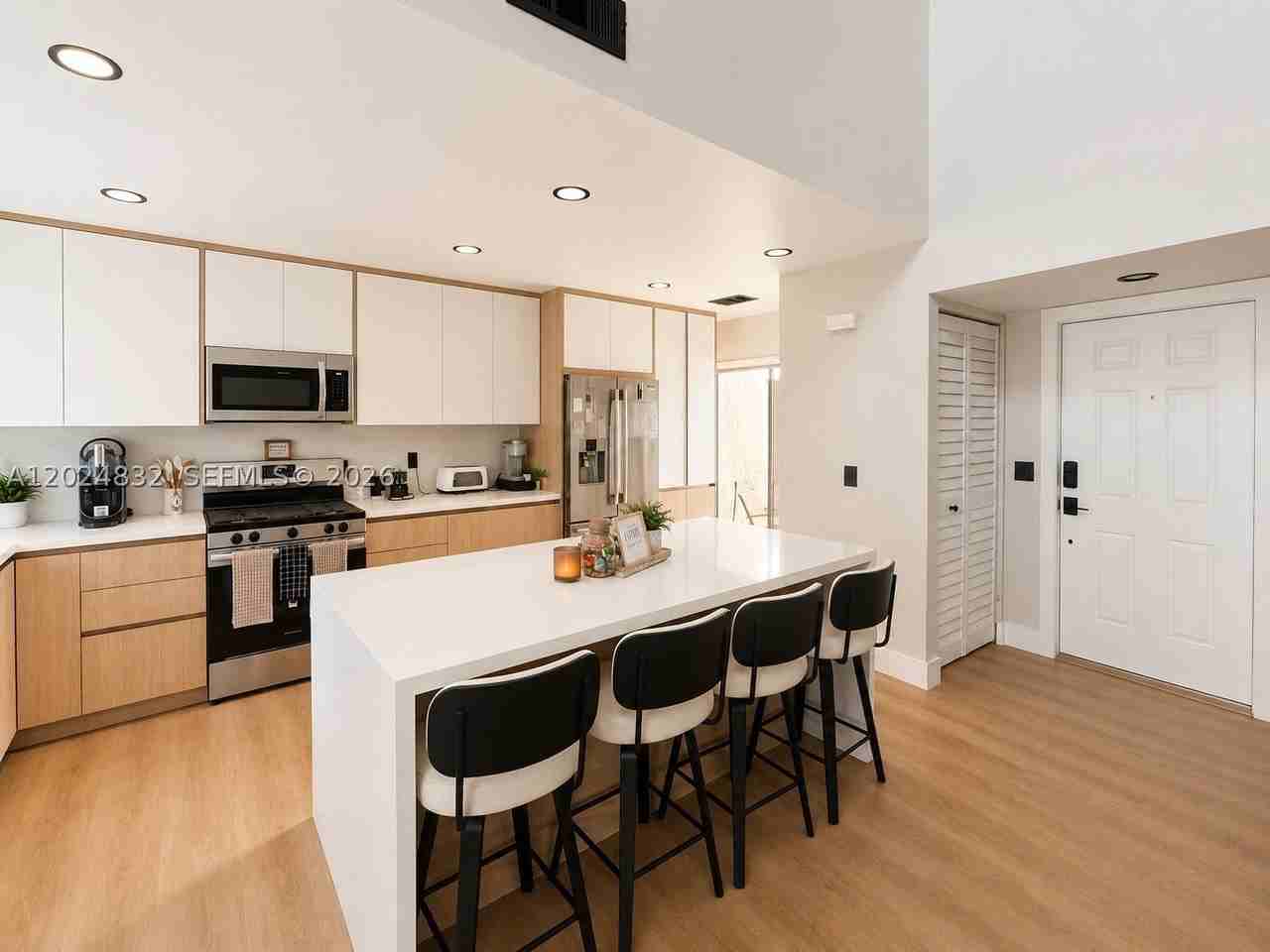 6538 Nw 170th Ln - Photo 5 of 17