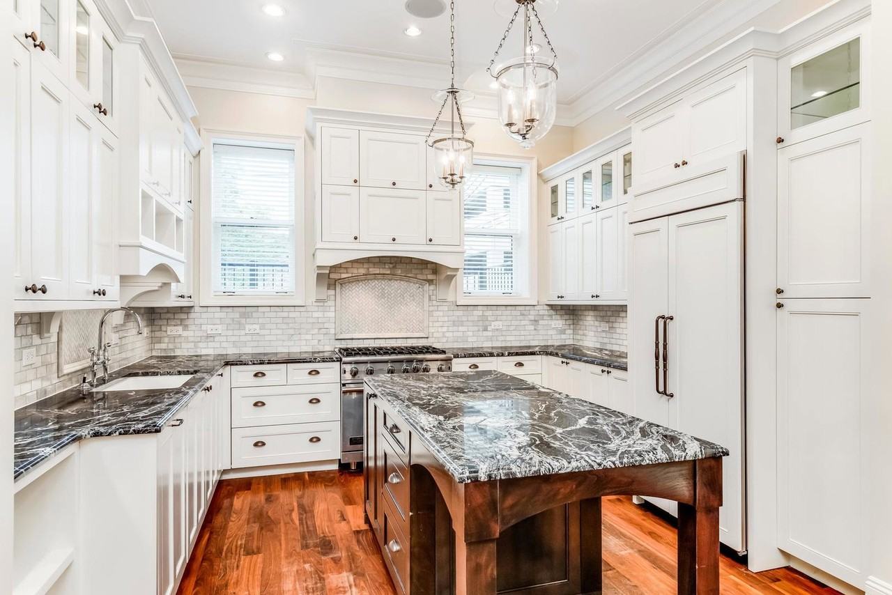 118 W Chestnut St - Photo 2 of 8