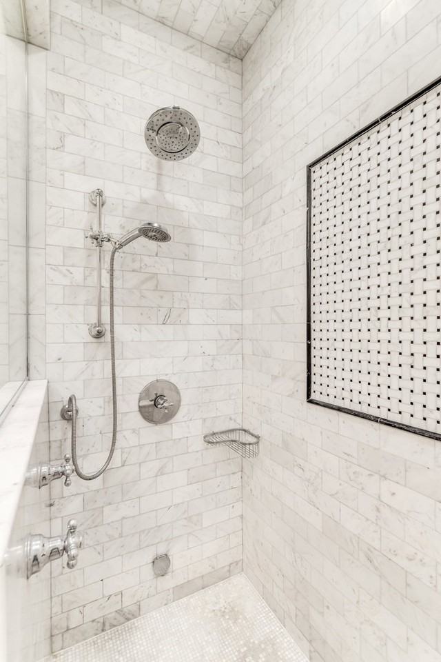 118 W Chestnut St - Photo 3 of 8