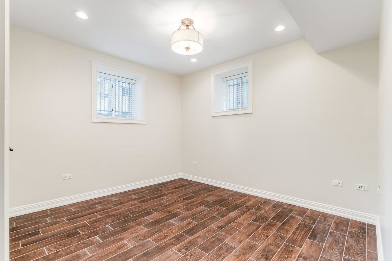 118 W Chestnut St - Photo 7 of 8