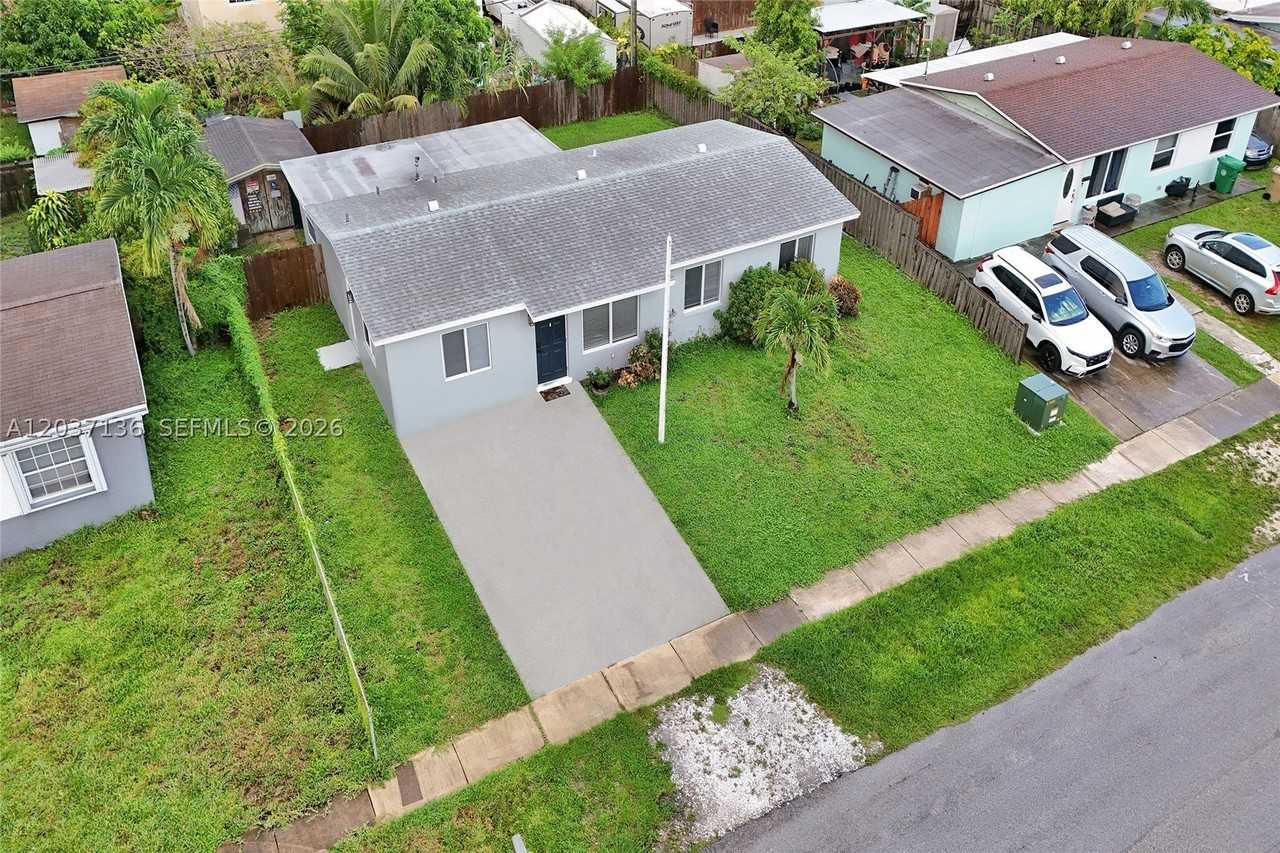 5701 Sw 37th St - Photo 3 of 50