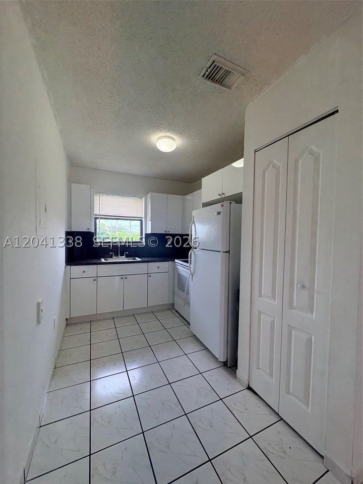 231 E 7th St #202 - Photo 7 of 10