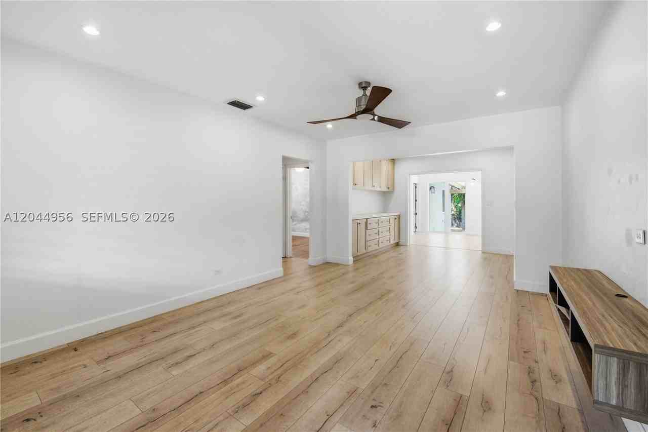 7220 Sw 53rd Ct - Photo 2 of 24