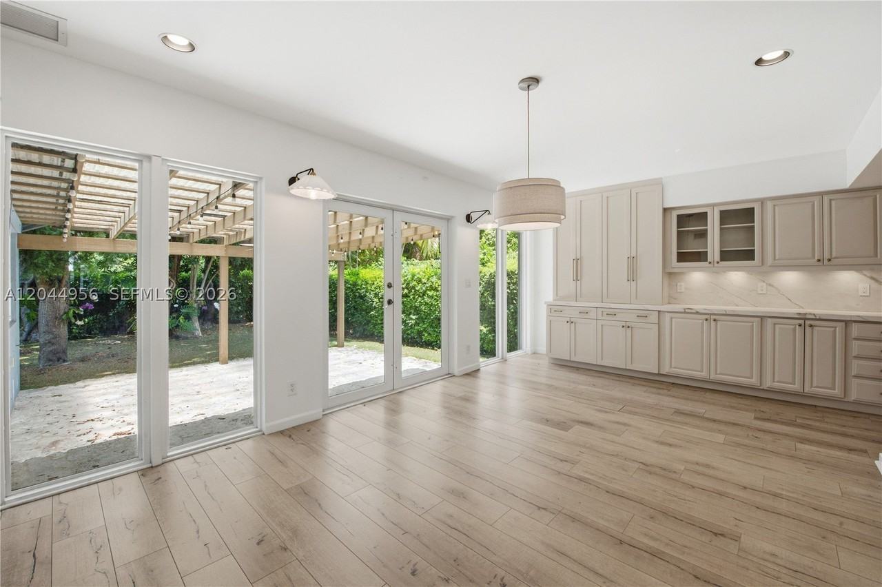 7220 Sw 53rd Ct - Photo 3 of 24