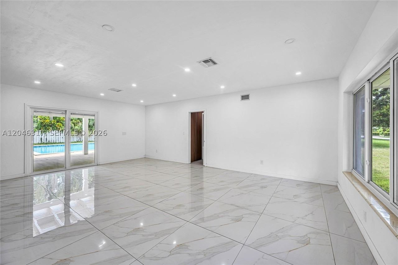 12525 Sw 68th Ct - Photo 2 of 36