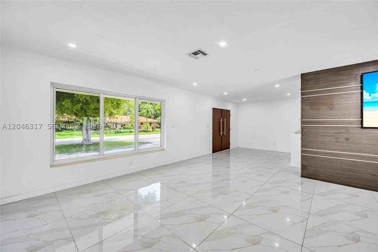 12525 Sw 68th Ct - Photo 3 of 36