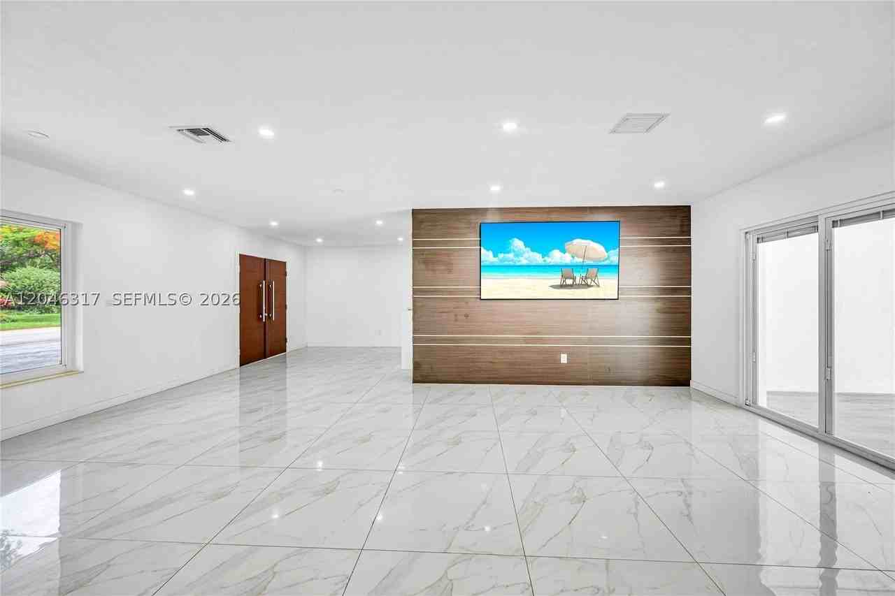12525 Sw 68th Ct - Photo 7 of 36