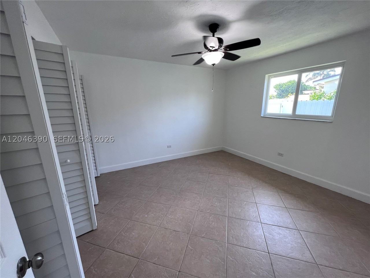 600 N 70th Ter - Photo 5 of 15