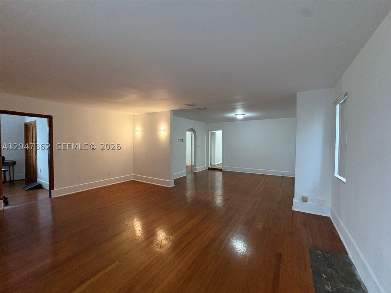 2928 Sw 15th St - Photo 4 of 12