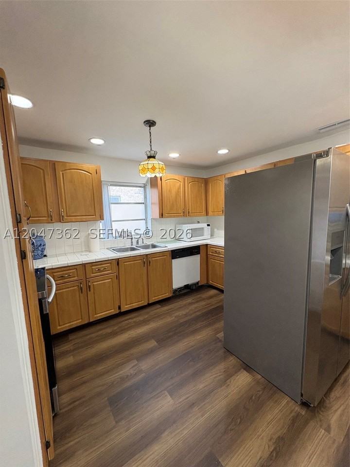2928 Sw 15th St - Photo 6 of 12