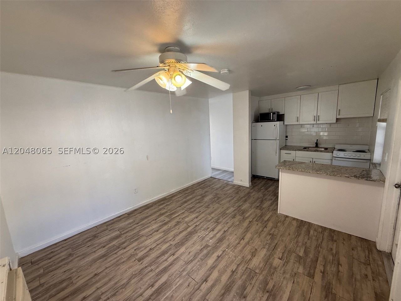34 Sw 5th St #1-2 - Photo 3 of 11