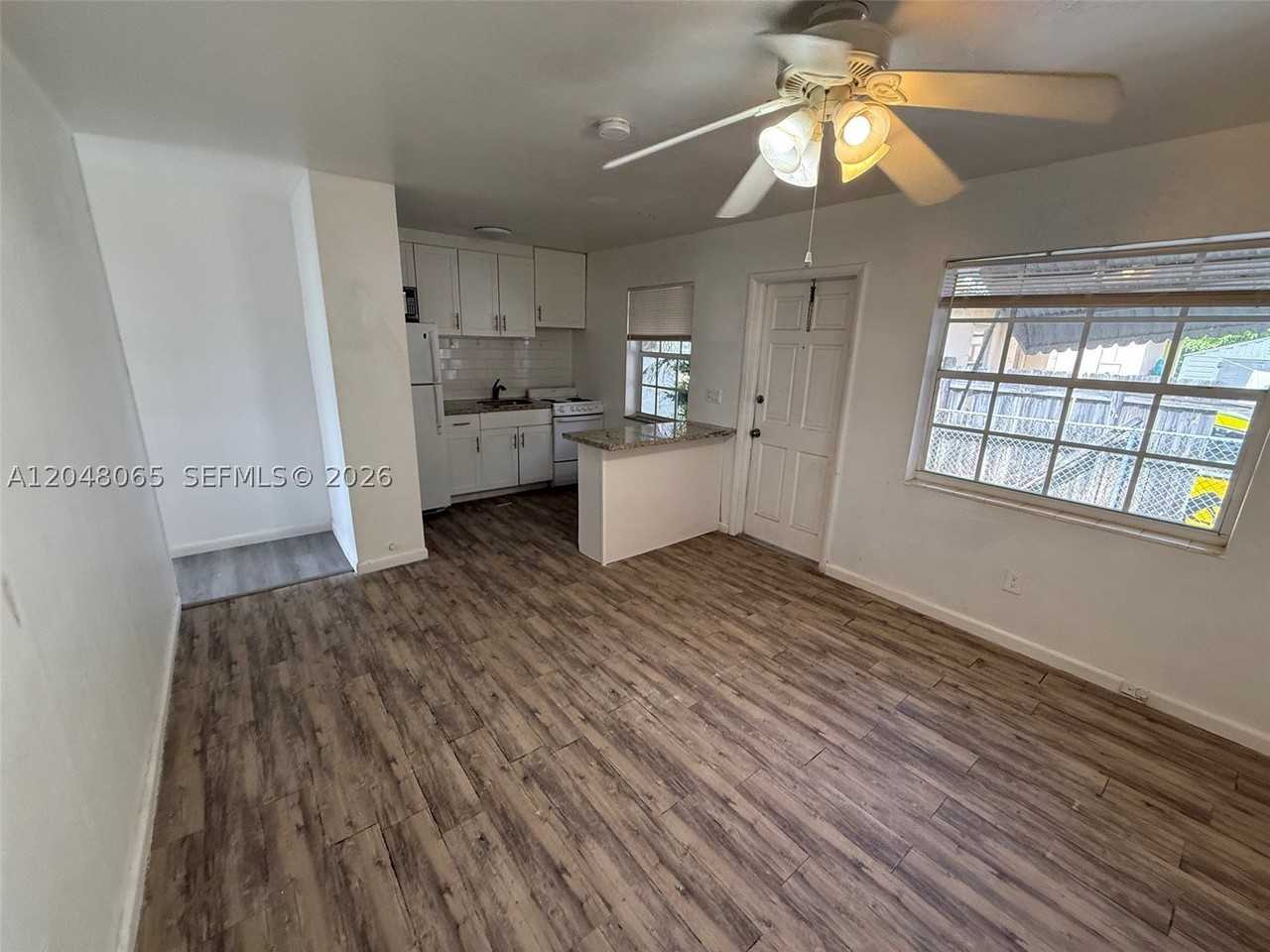 34 Sw 5th St #1-2 - Photo 4 of 11