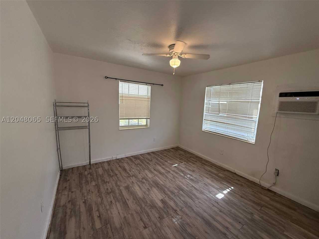 34 Sw 5th St #1-2 - Photo 6 of 11