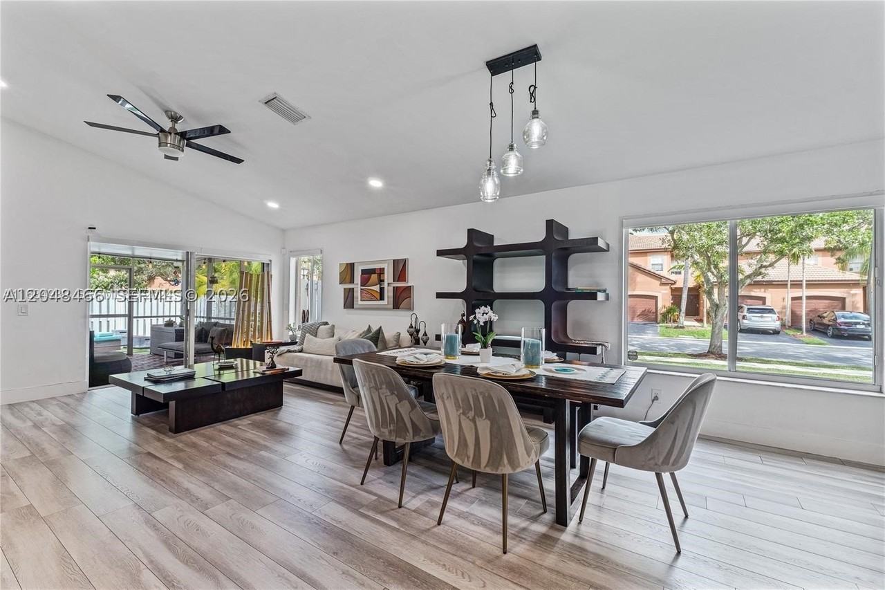 1356 Presidio Dr - Photo 4 of 15