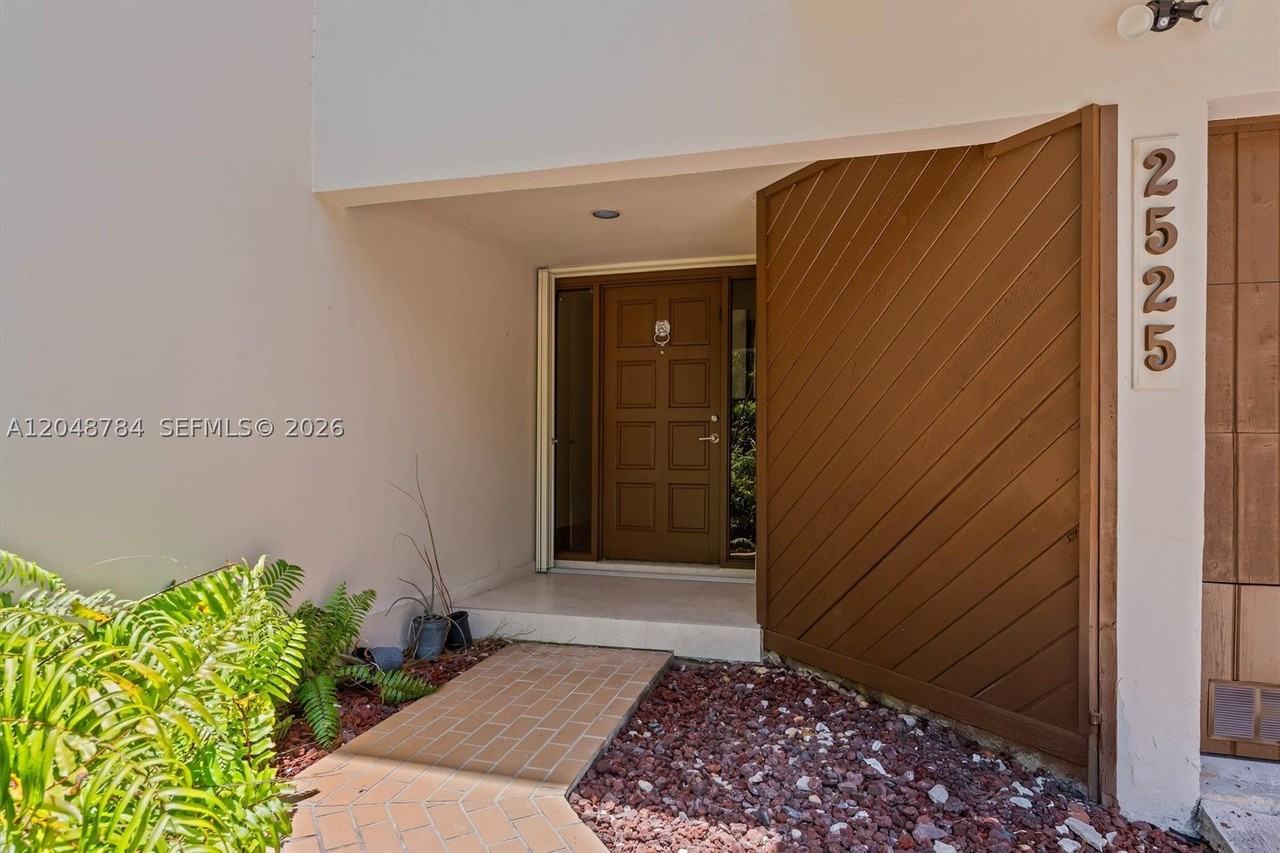 2525 Ne 135th St #2525 - Photo 3 of 39