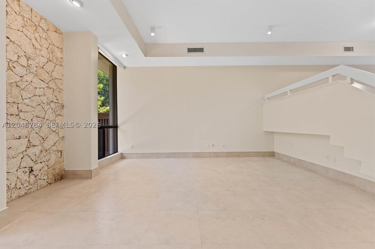 2525 Ne 135th St #2525 - Photo 6 of 39