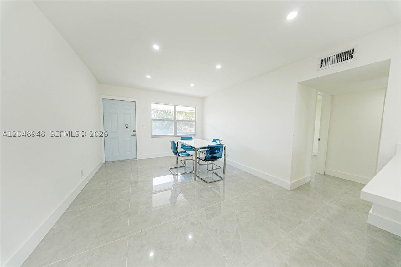 2458 Polk St #201 - Photo 5 of 28