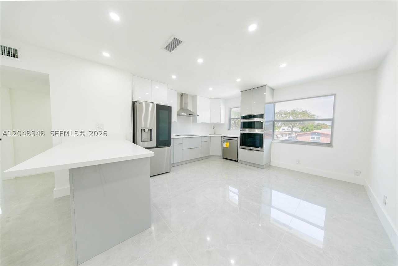 2458 Polk St #201 - Photo 6 of 28