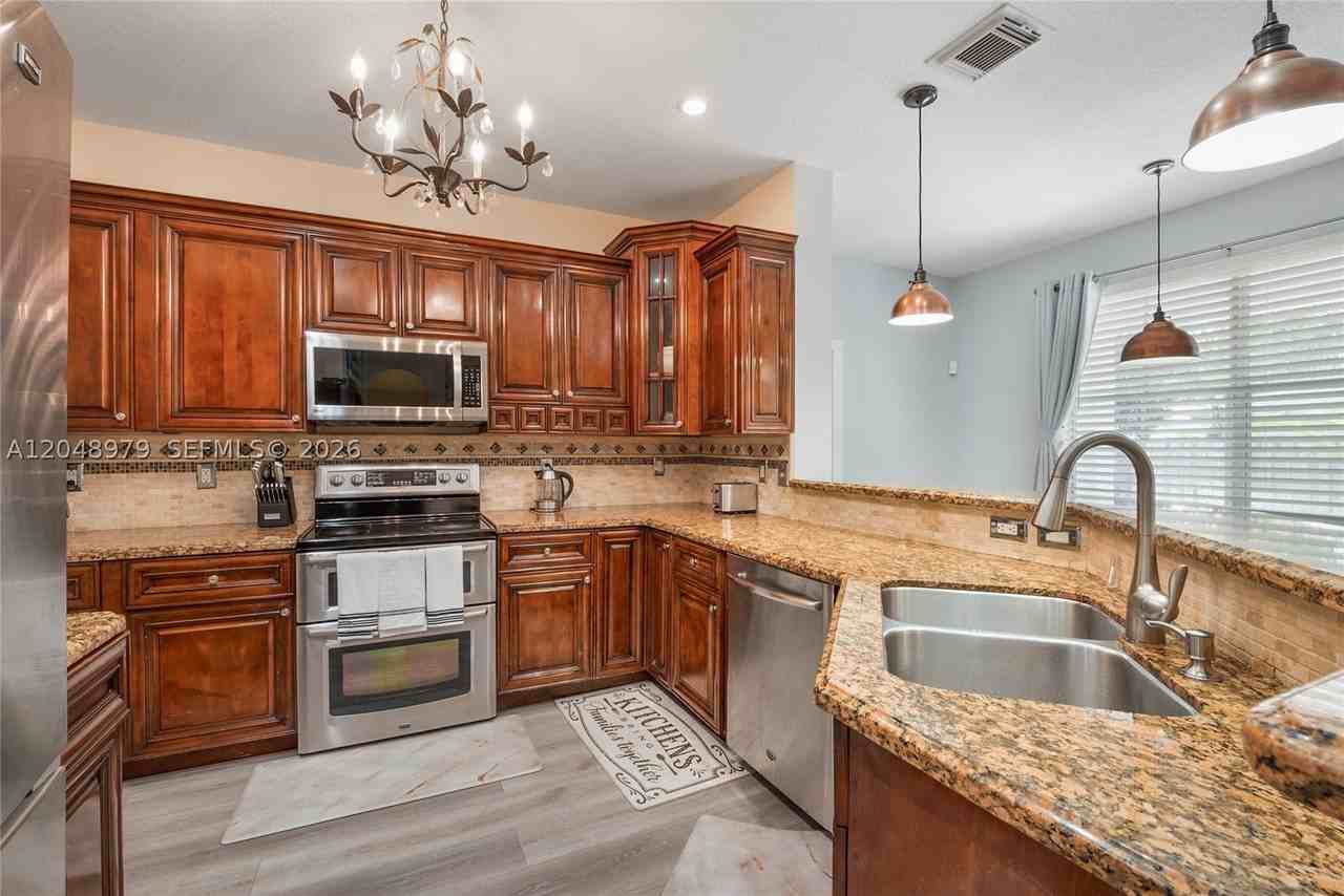 20255 Sw 129th Ave - Photo 4 of 14