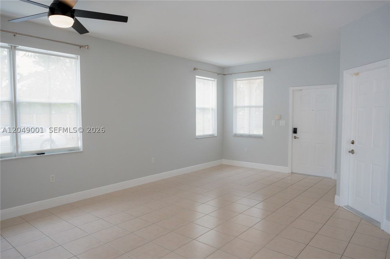12164 Sw 124th Ct - Photo 5 of 23