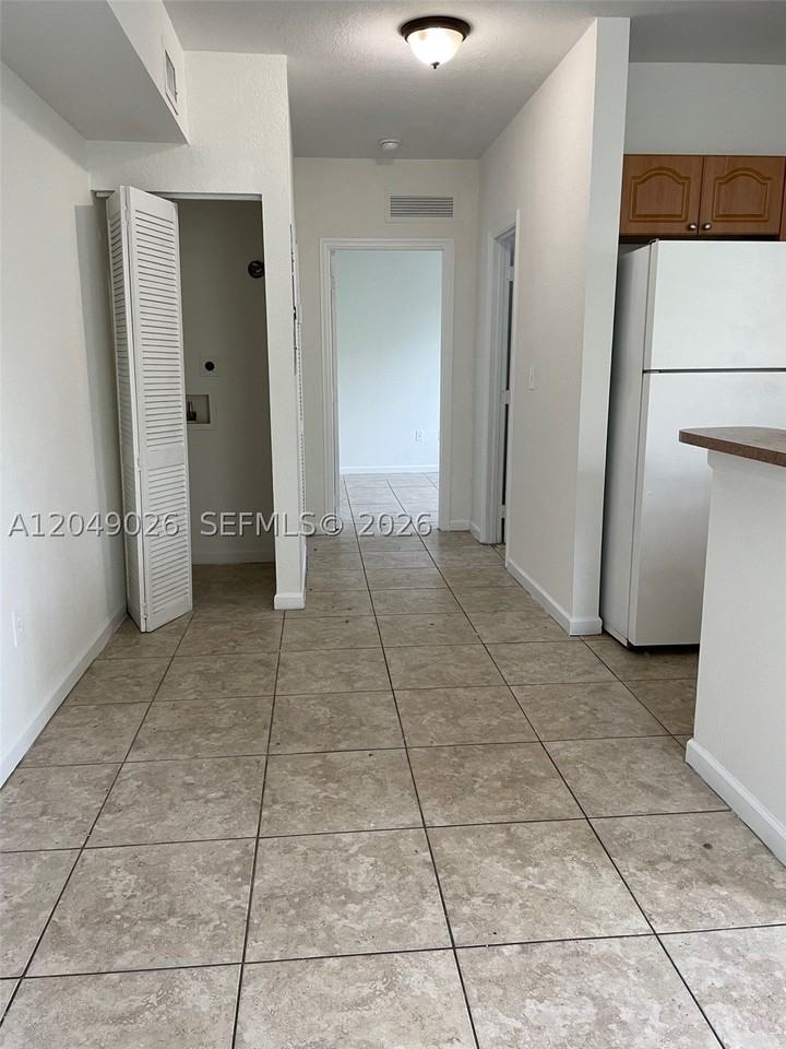 244 Nw 11th Ave #3 - Photo 4 of 11