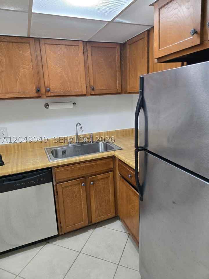 3690 Inverrary Dr #2Q - Photo 6 of 31