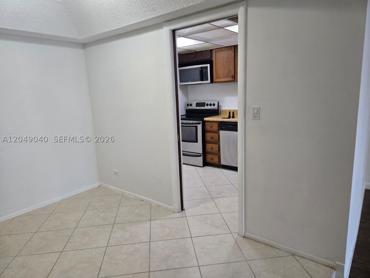 3690 Inverrary Dr #2Q - Photo 7 of 31