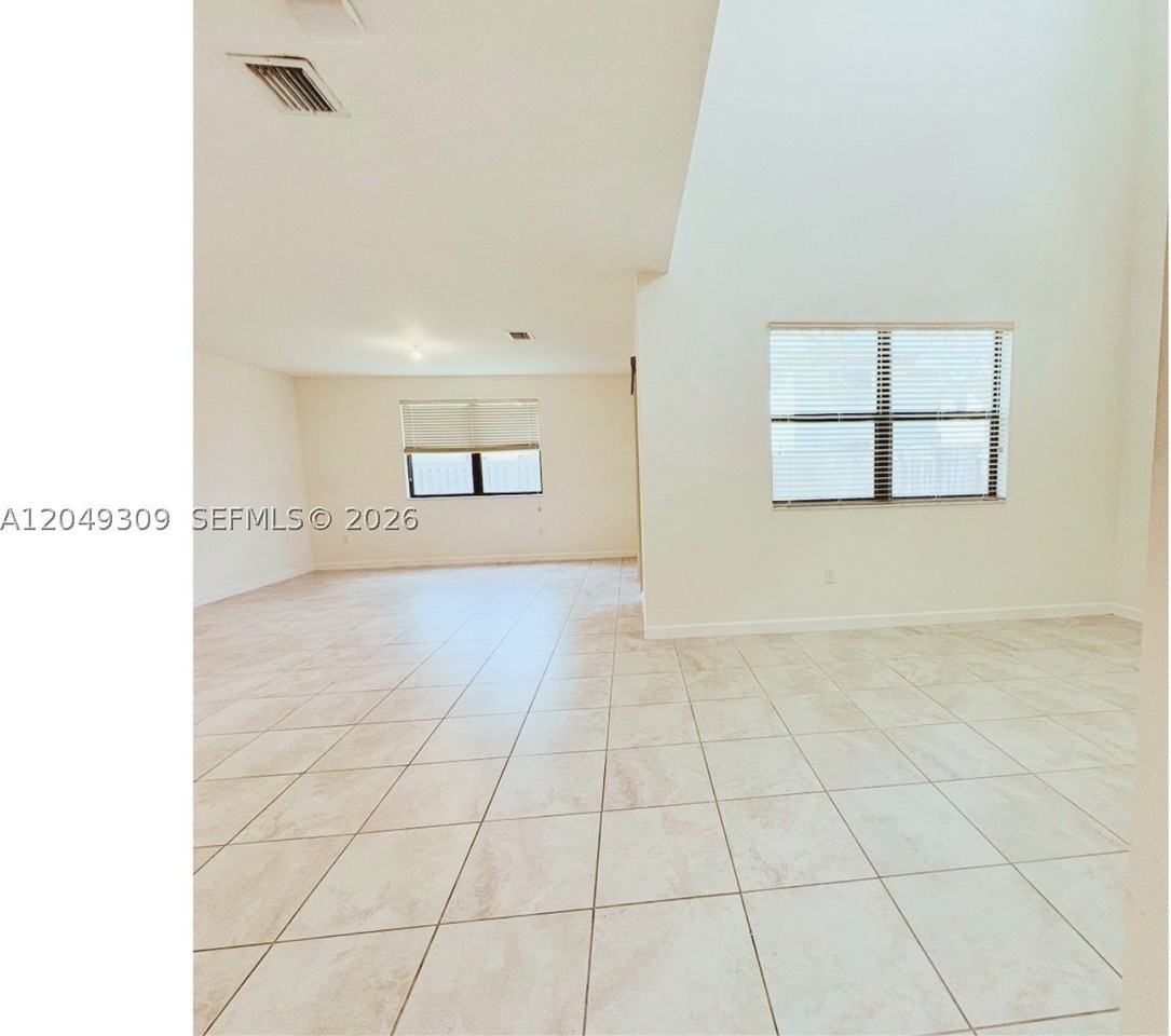132 Ne 24th Ave - Photo 4 of 27
