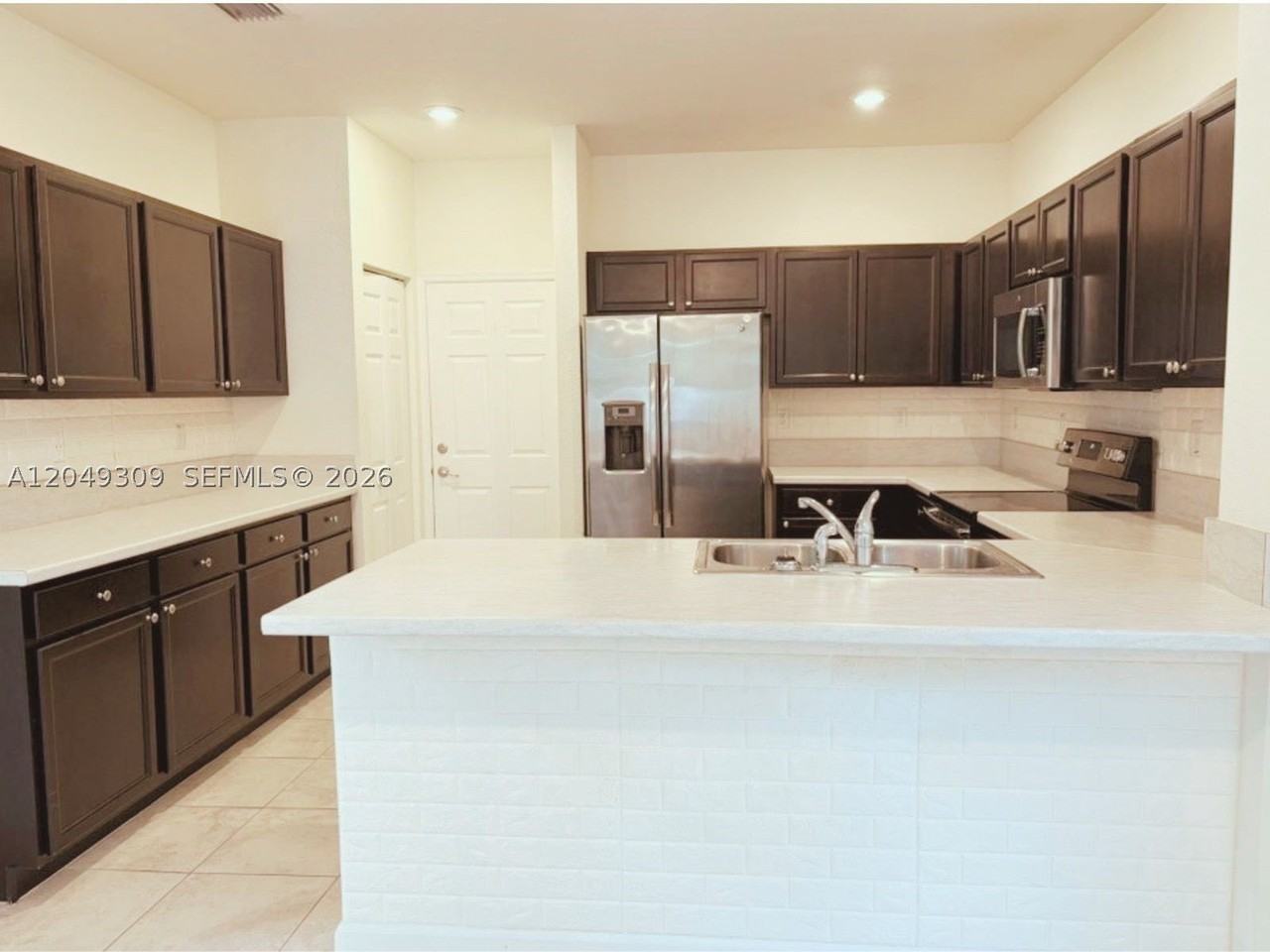 132 Ne 24th Ave - Photo 6 of 27
